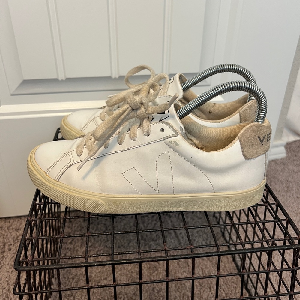 Veja women’s leather sneaker size 6